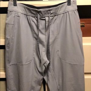 Men’s light grey lulu joggers